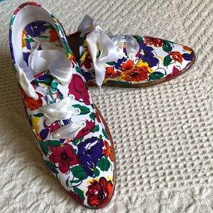 Cherokee canvas sneakers size 8